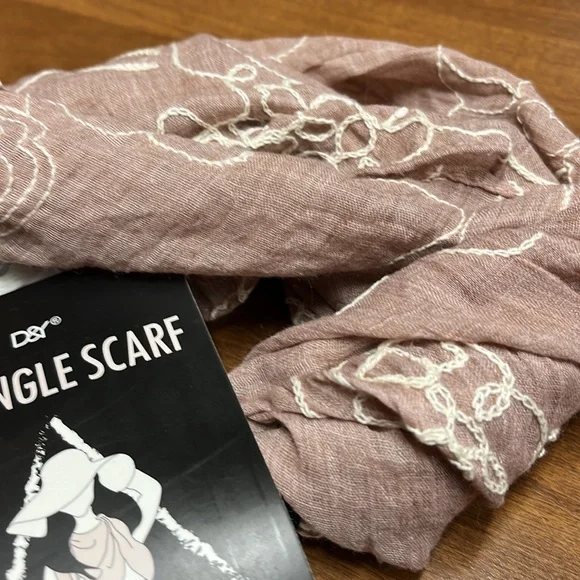NWT Thin Scarf 🧣 - Picture 2 of 5